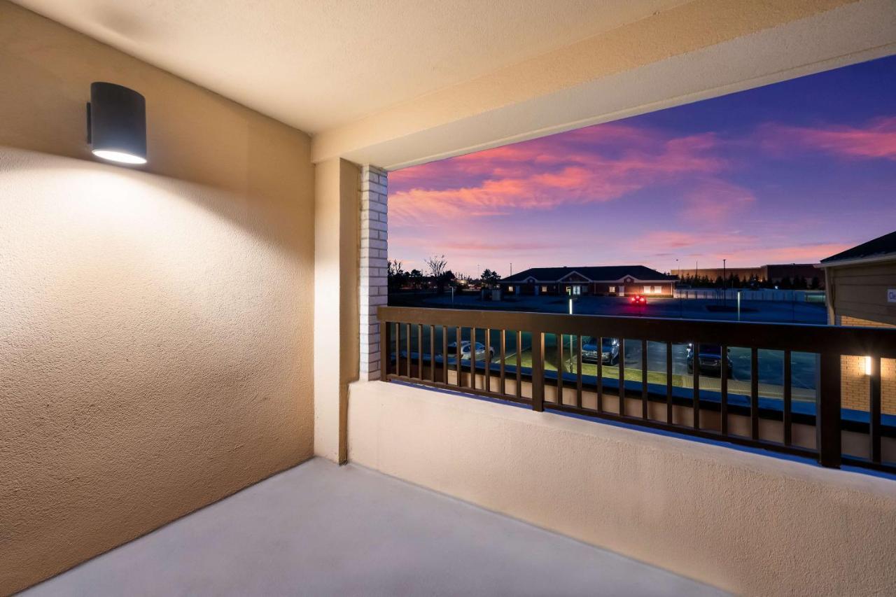 Sonesta Select Detroit Novi Hotel Exterior photo